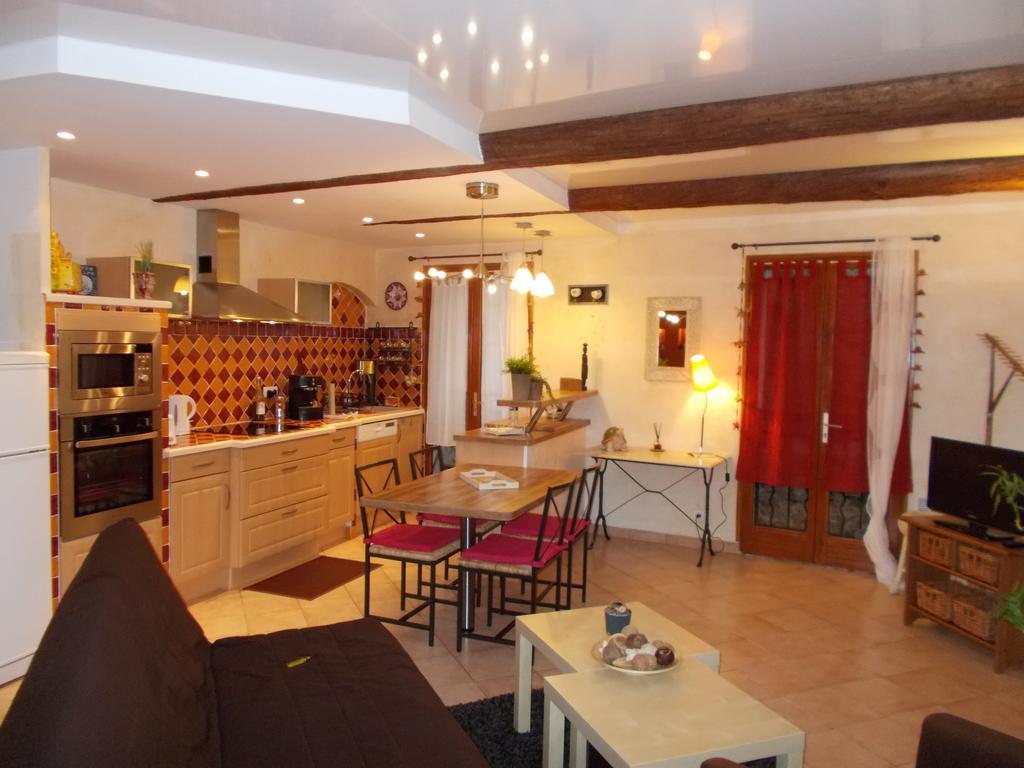Le Campanin Apartman Menton Szoba fotó