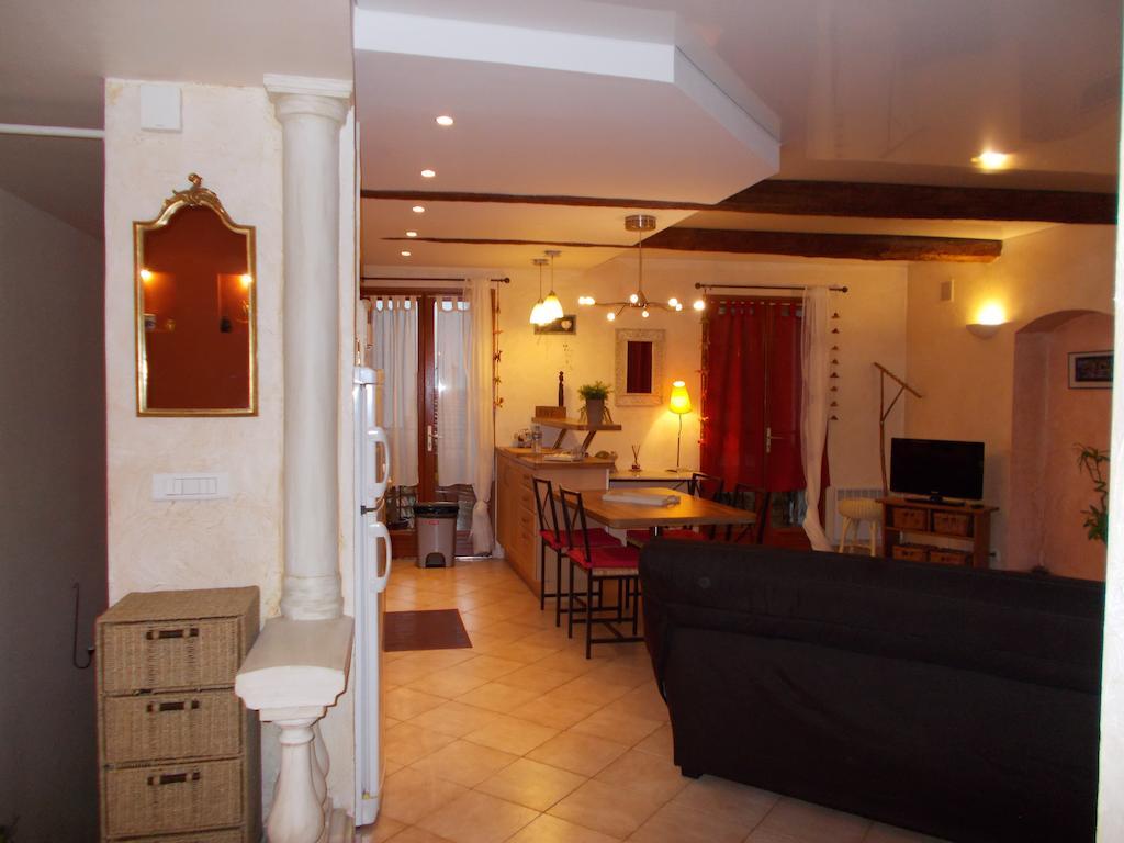 Le Campanin Apartman Menton Szoba fotó
