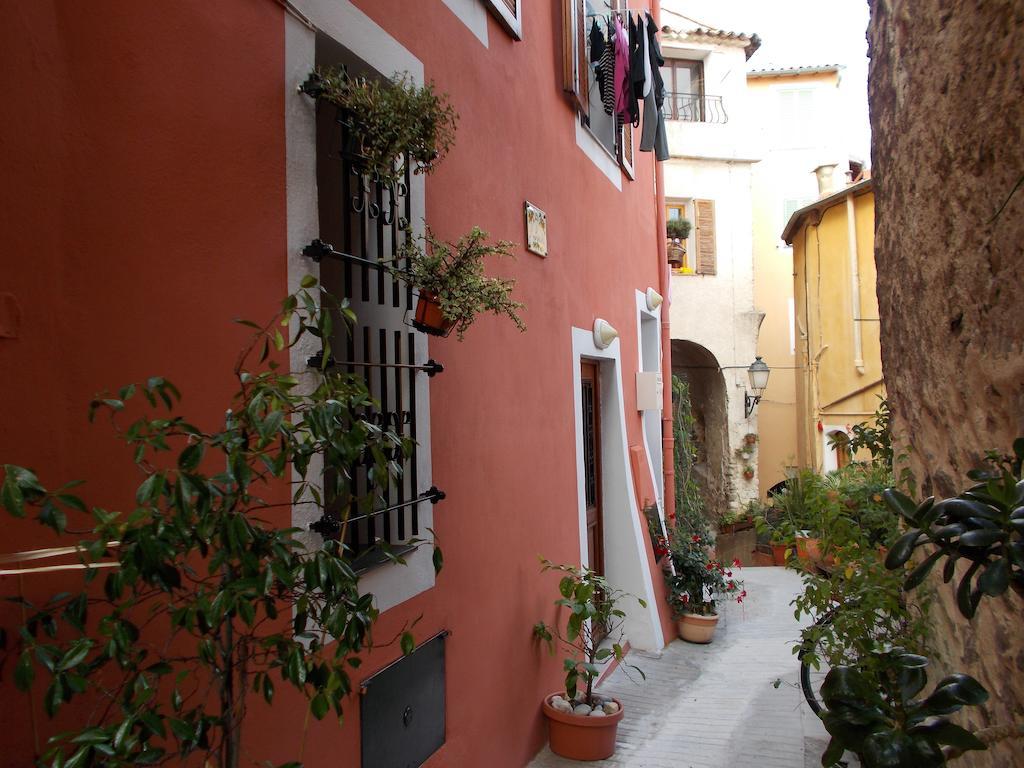 Le Campanin Apartman Menton Szoba fotó